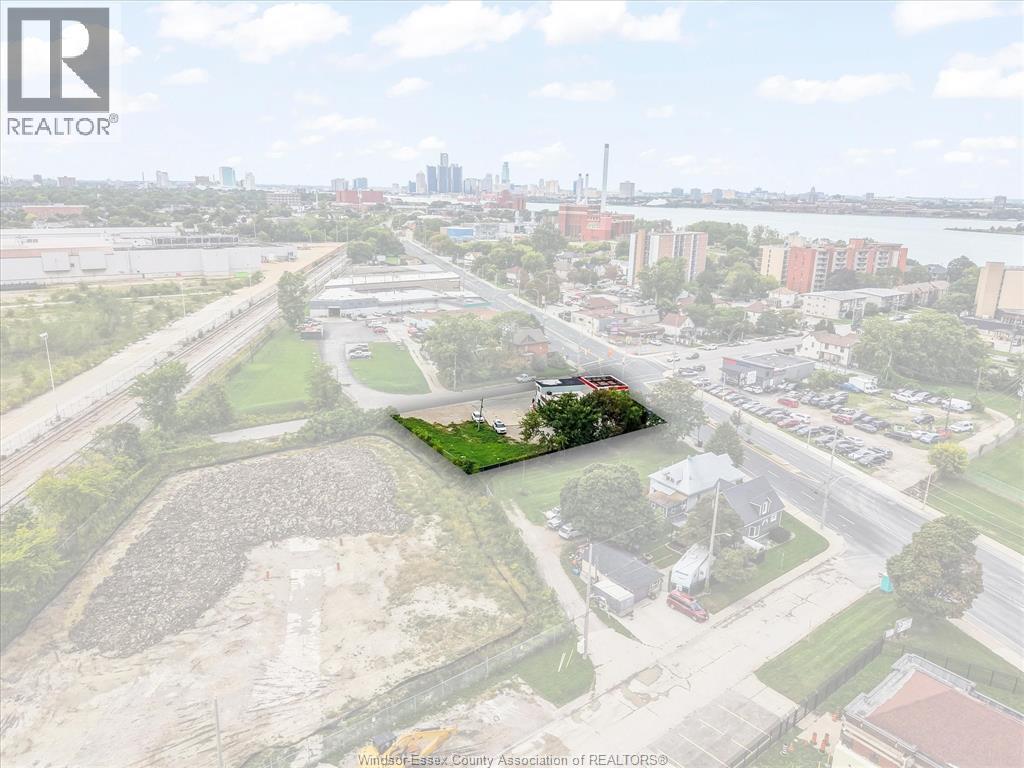 3511 Wyandotte, Windsor, ON