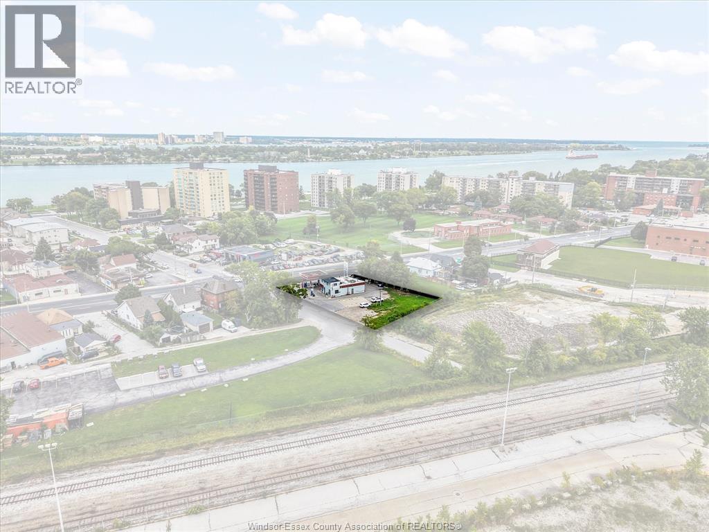 3511 Wyandotte, Windsor, ON