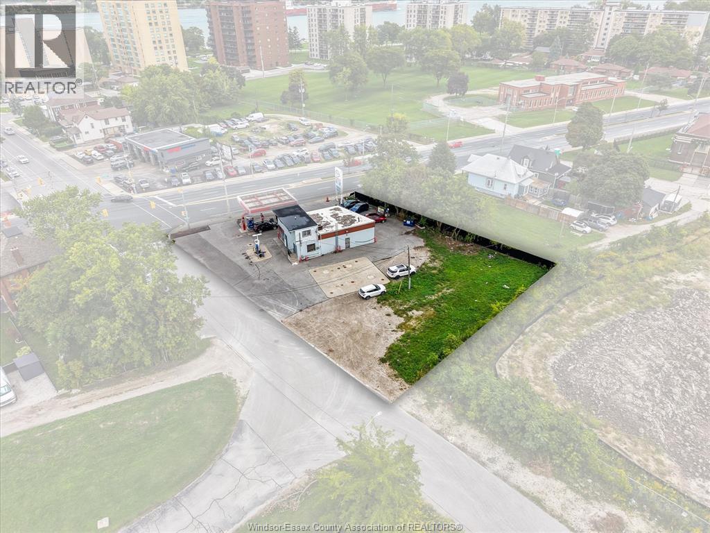 3511 Wyandotte, Windsor, ON