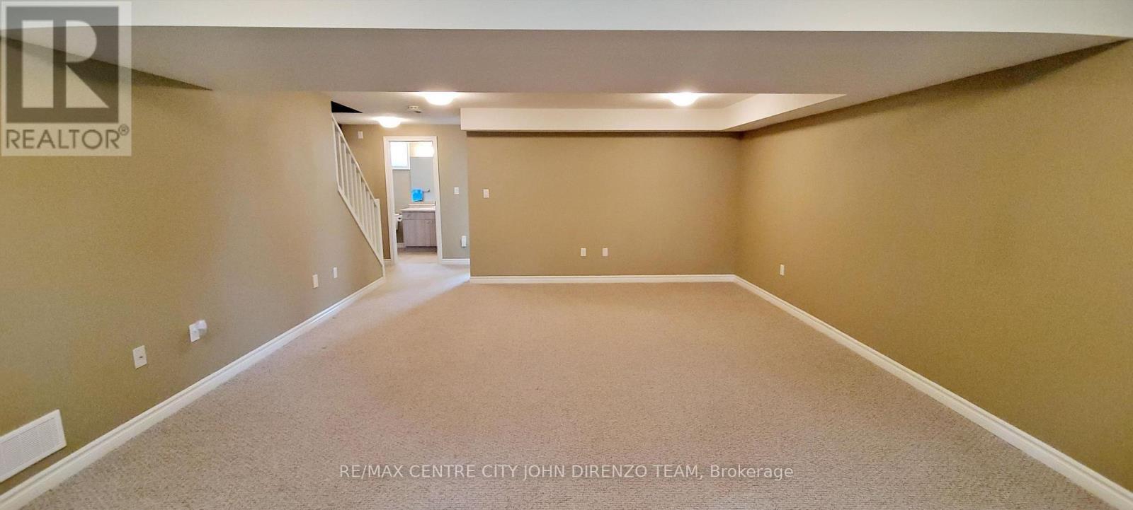 11 - 1 Vineden Drive, Central Elgin (Lynhurst), ON
