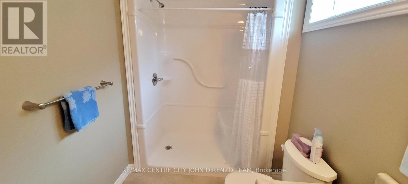 11 - 1 Vineden Drive, Central Elgin (Lynhurst), ON