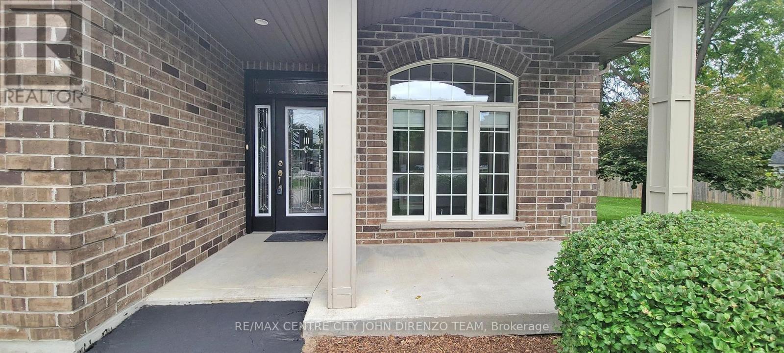 11 - 1 Vineden Drive, Central Elgin (Lynhurst), ON