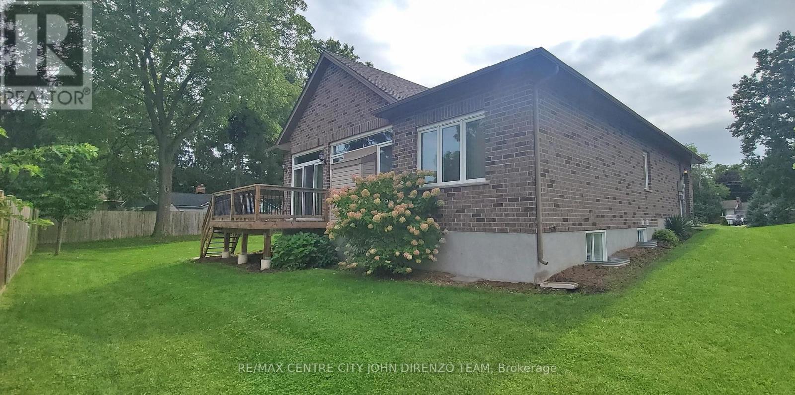 11 - 1 Vineden Drive, Central Elgin (Lynhurst), ON