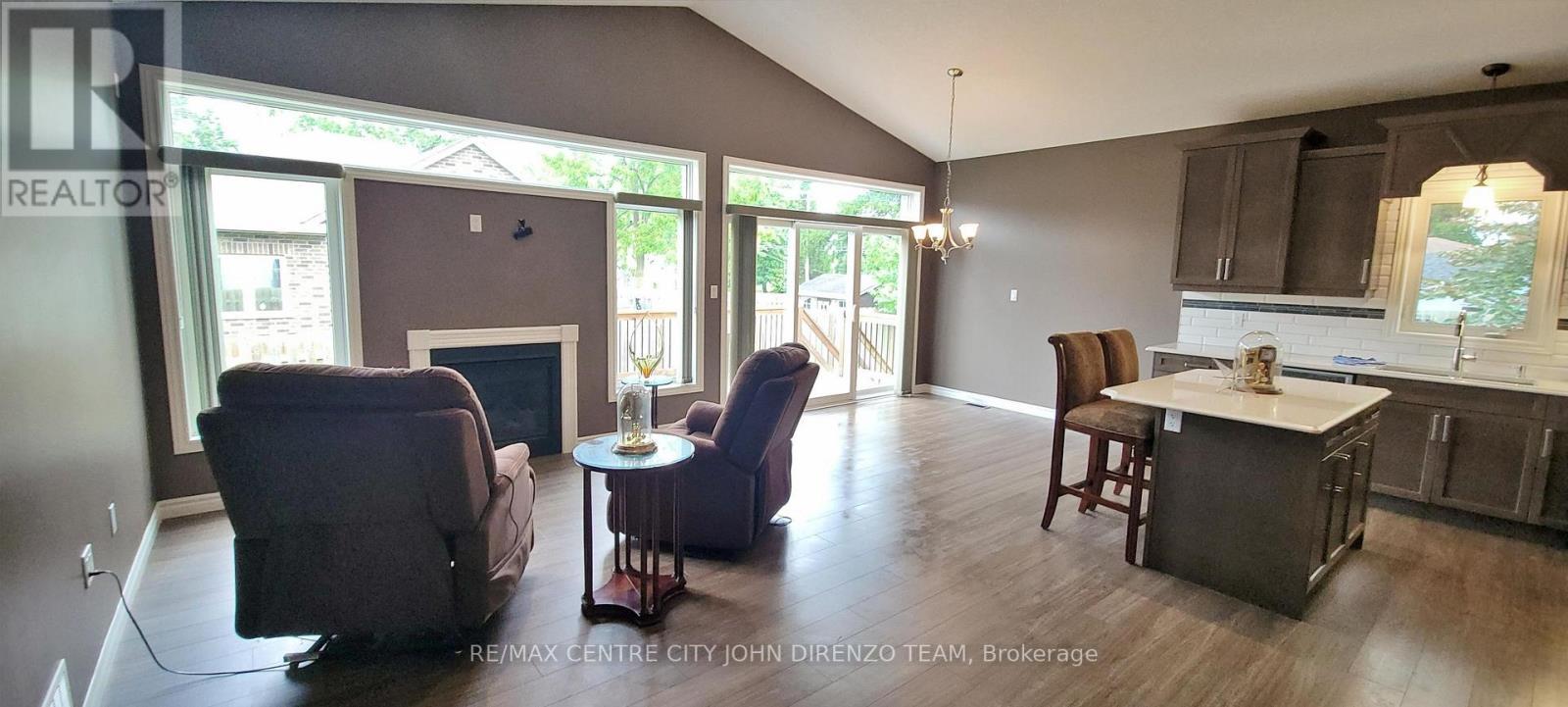 11 - 1 Vineden Drive, Central Elgin (Lynhurst), ON
