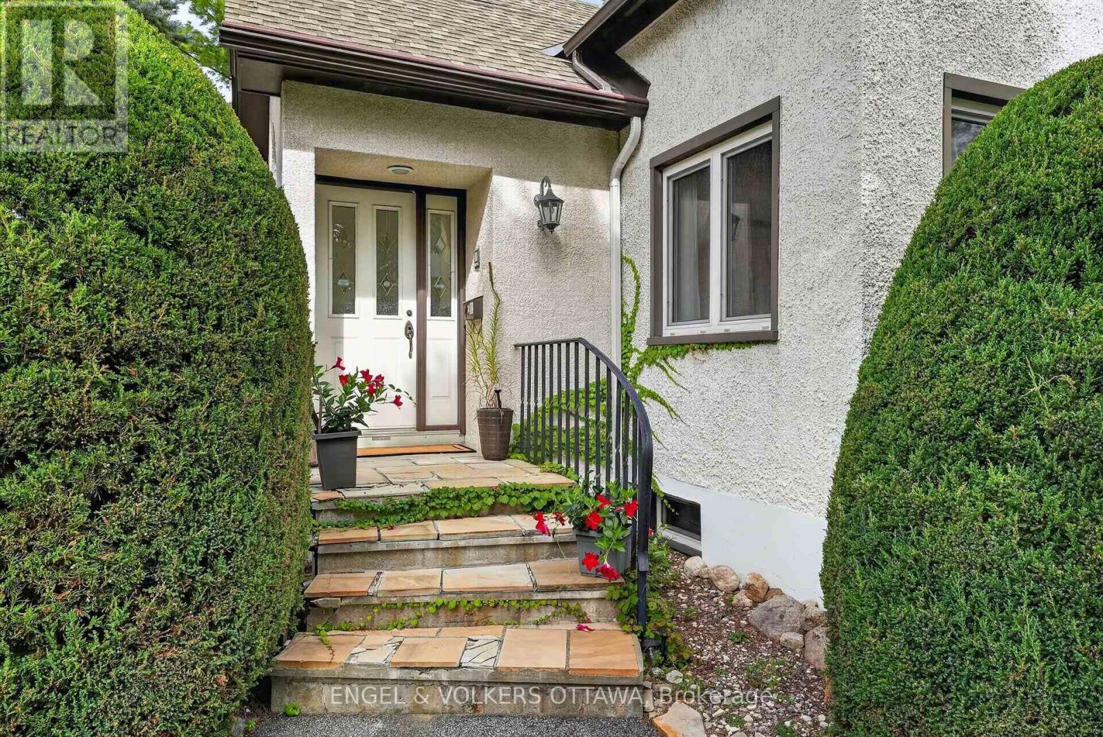 2101 Alta Vista Drive, Ottawa, ON