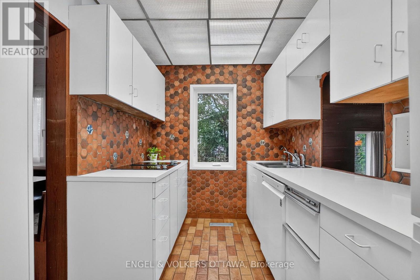 2101 Alta Vista Drive, Ottawa, ON