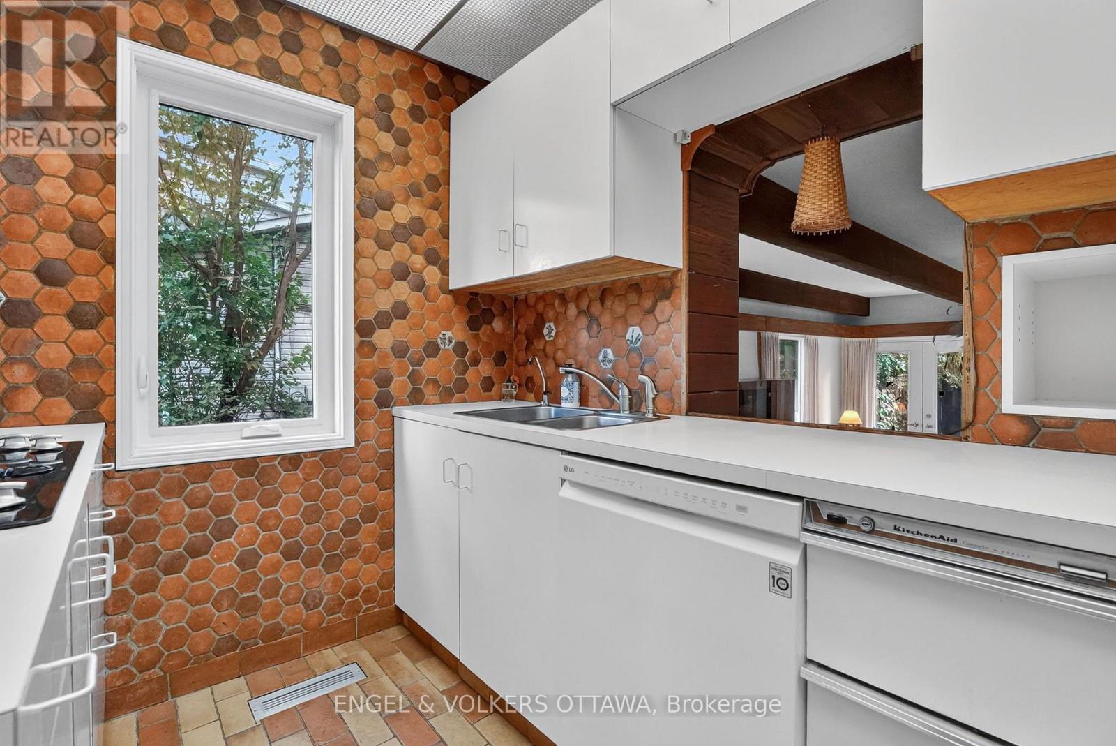 2101 Alta Vista Drive, Ottawa, ON