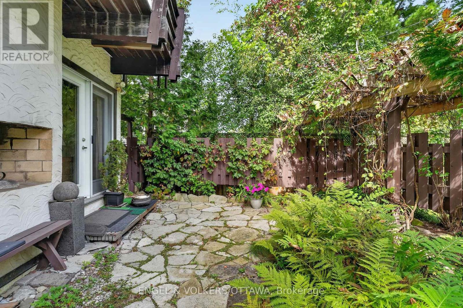 2101 Alta Vista Drive, Ottawa, ON