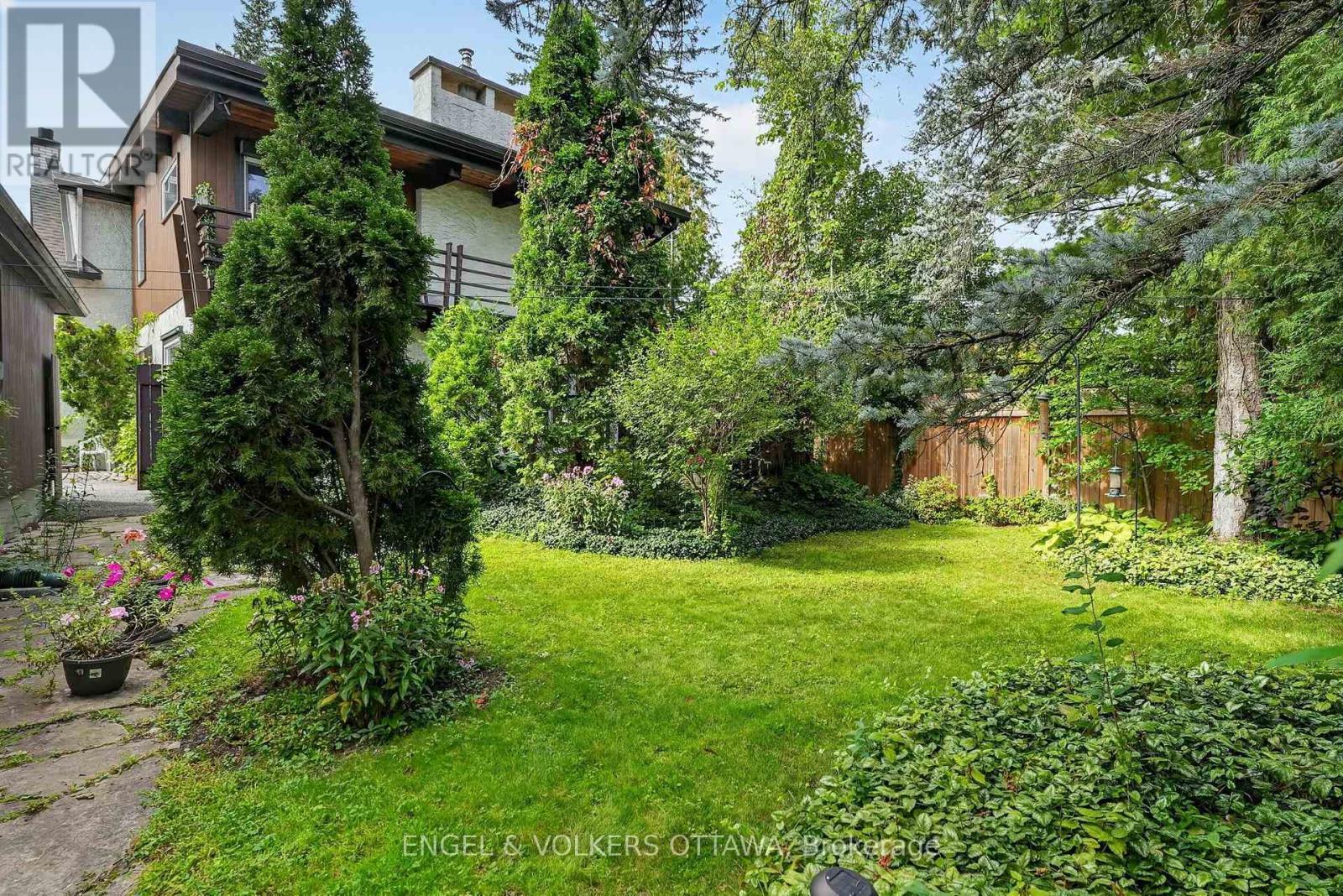 2101 Alta Vista Drive, Ottawa, ON