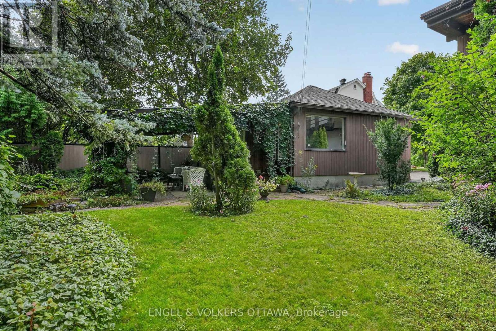 2101 Alta Vista Drive, Ottawa, ON