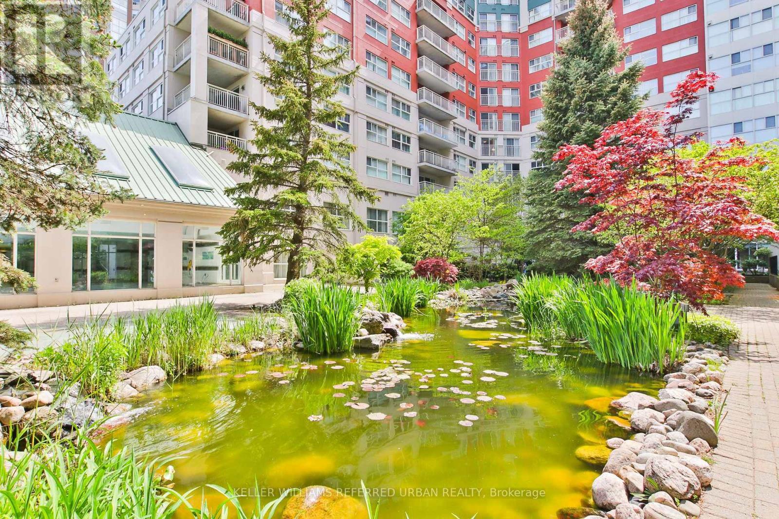 524 - 18 Concorde Place, Toronto, ON
