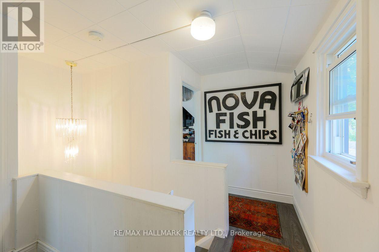2nd Floor Hallway - 110 Lakeside Avenue, Toronto, ON