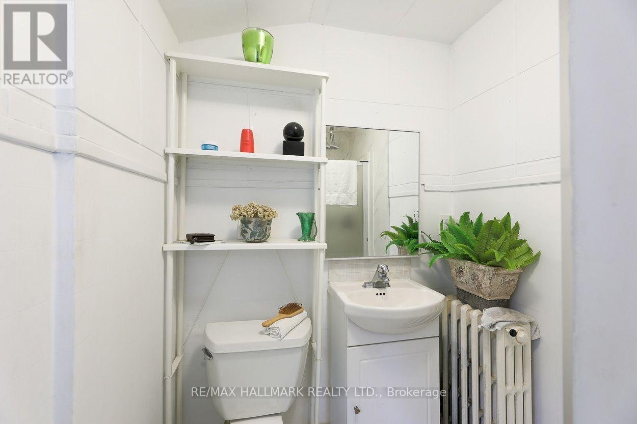 Upper 3pc Washroom - 110 Lakeside Avenue, Toronto, ON