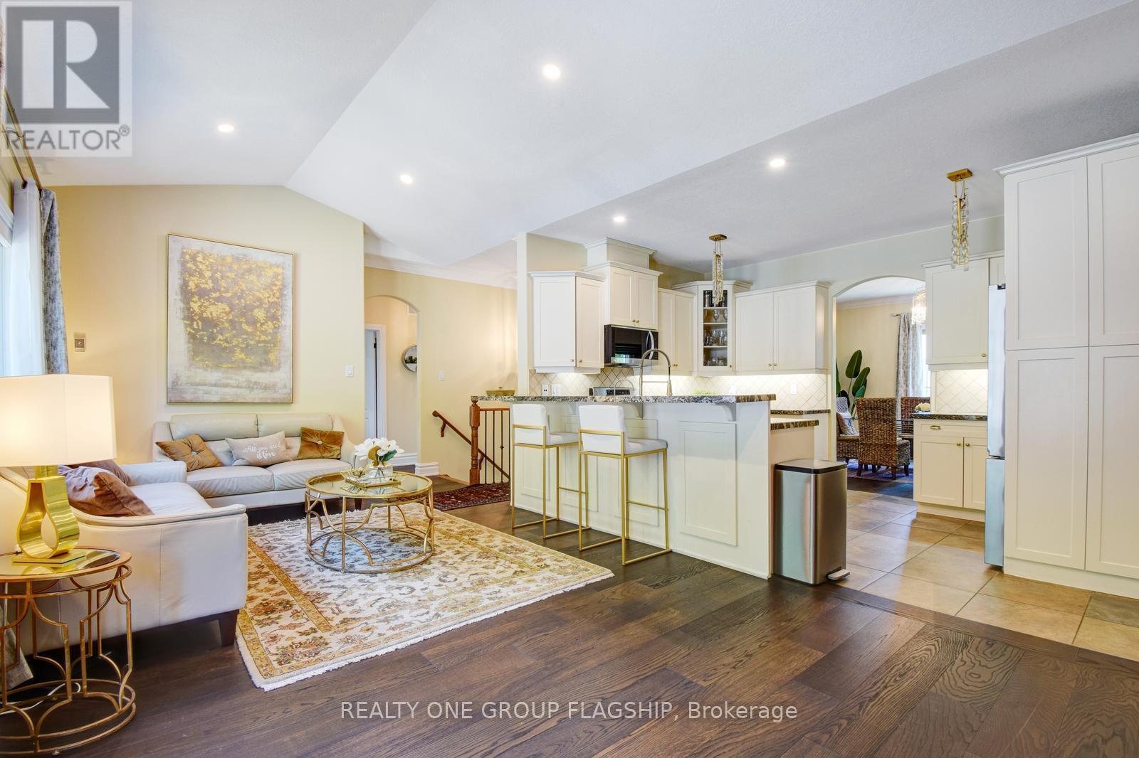24 Wendat Trail E, Springwater, ON