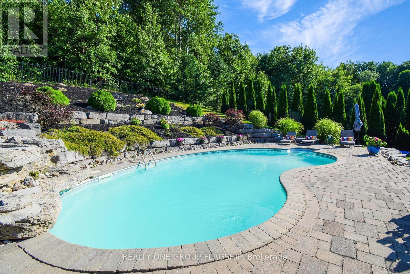 24 Wendat Trail E, Springwater, ON