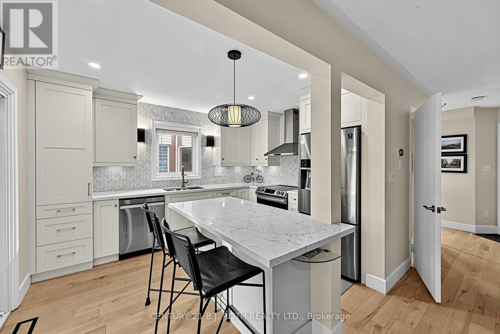 36 Aikens Crescent, Barrie, ON