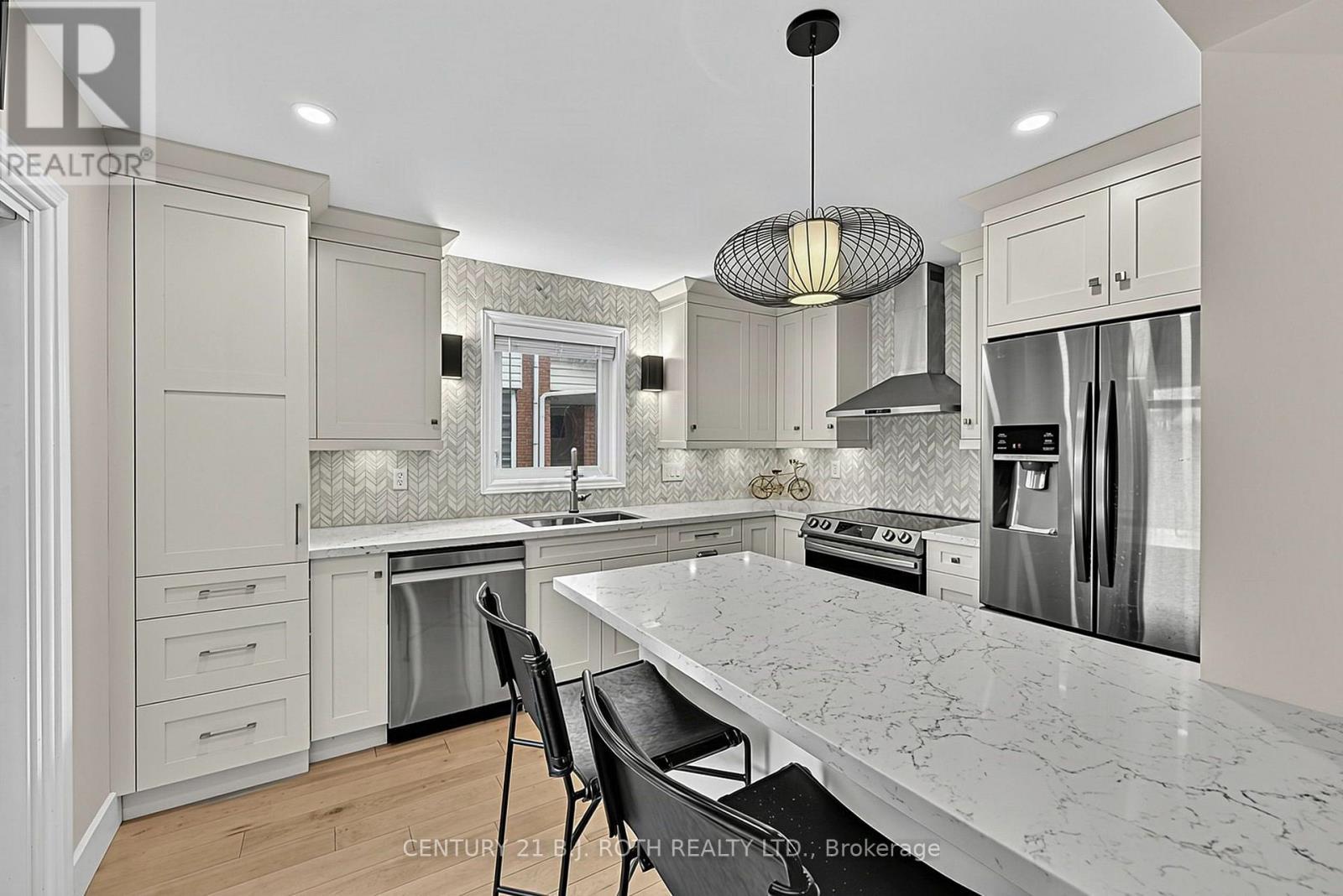 36 Aikens Crescent, Barrie, ON