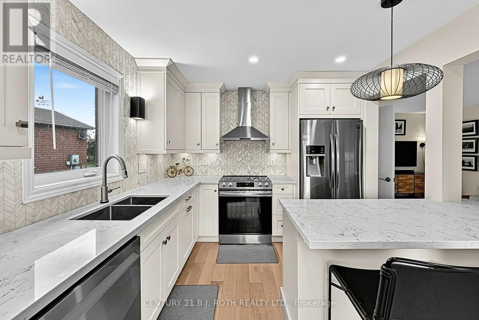 36 Aikens Crescent, Barrie, ON