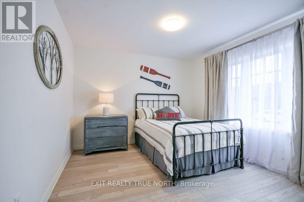 51 Harold Avenue, Severn, ON