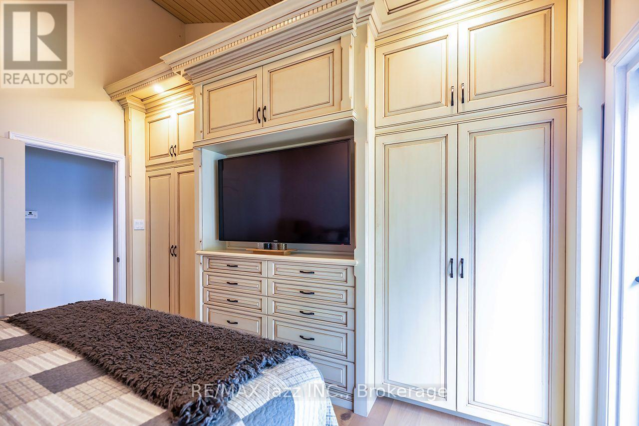 144 Long Island, Otonabee-South Monaghan, ON