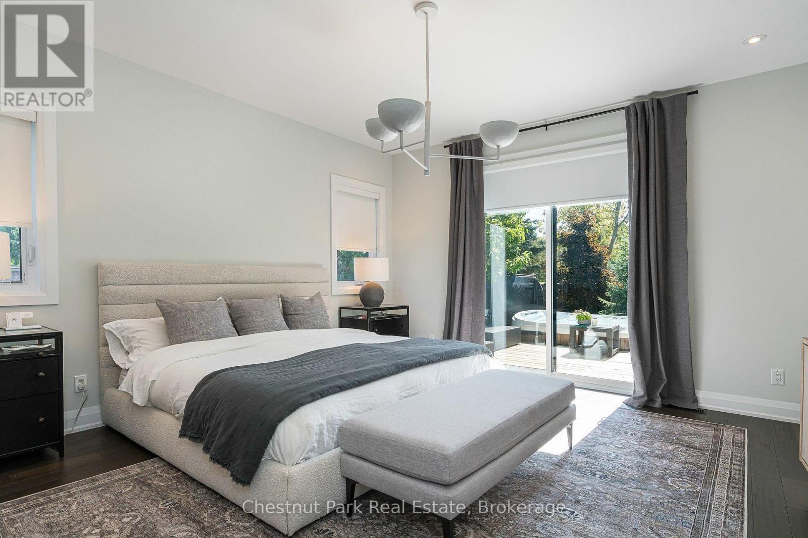 Main floor primary bedroom with walk-in closet - 154 Brooker Boulevard, Blue Mountains, ON
