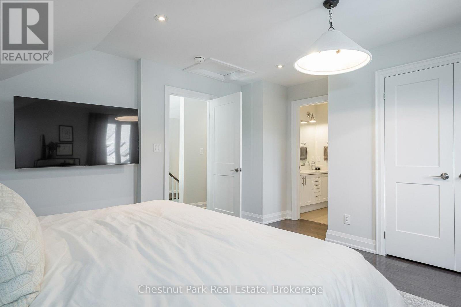 Guest bedroom 3 view to the 5 pc ensuite - 154 Brooker Boulevard, Blue Mountains, ON