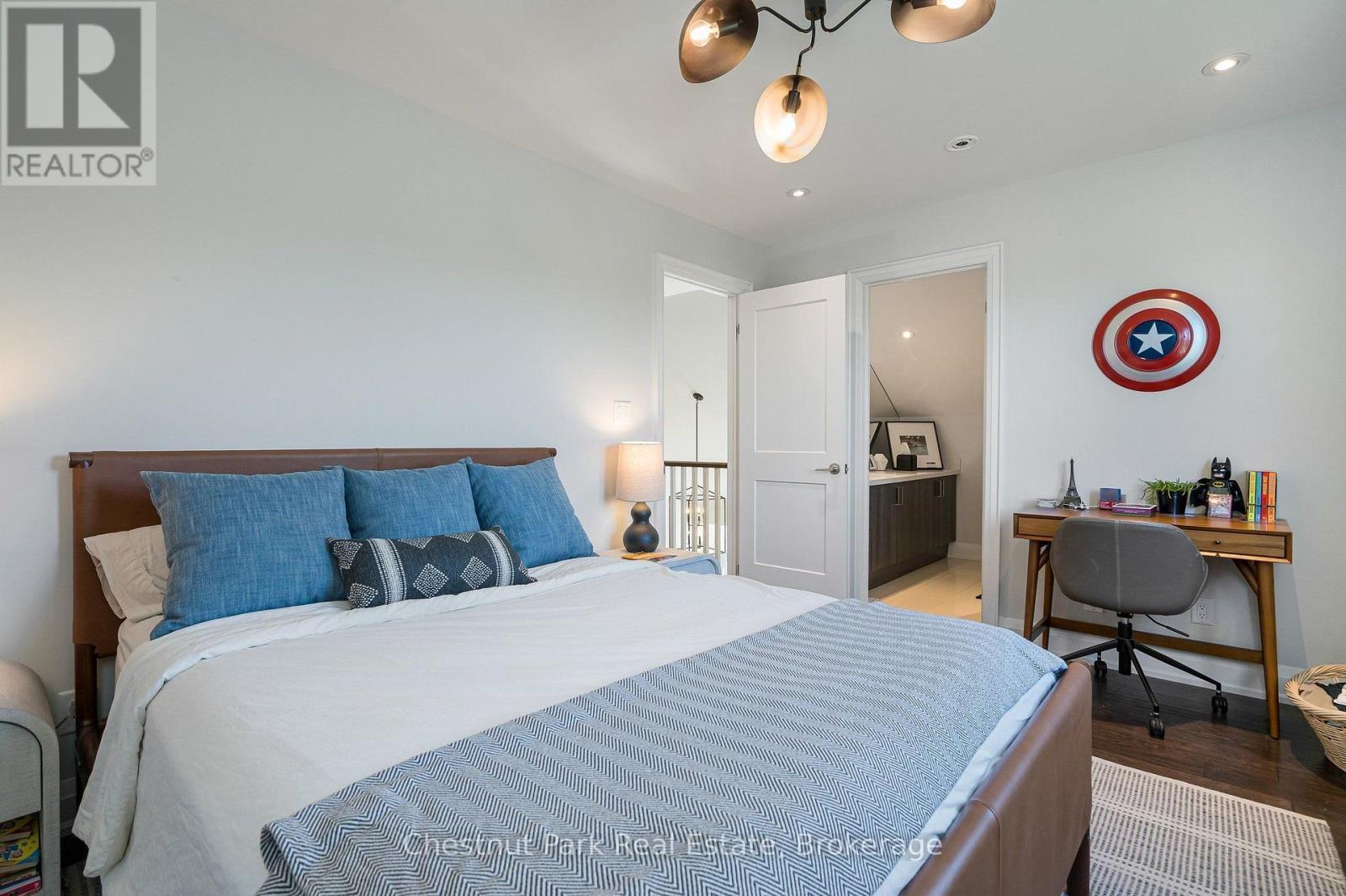 Guest bedroom 2 with 3 pc ensuite + walk-in closet - 154 Brooker Boulevard, Blue Mountains, ON