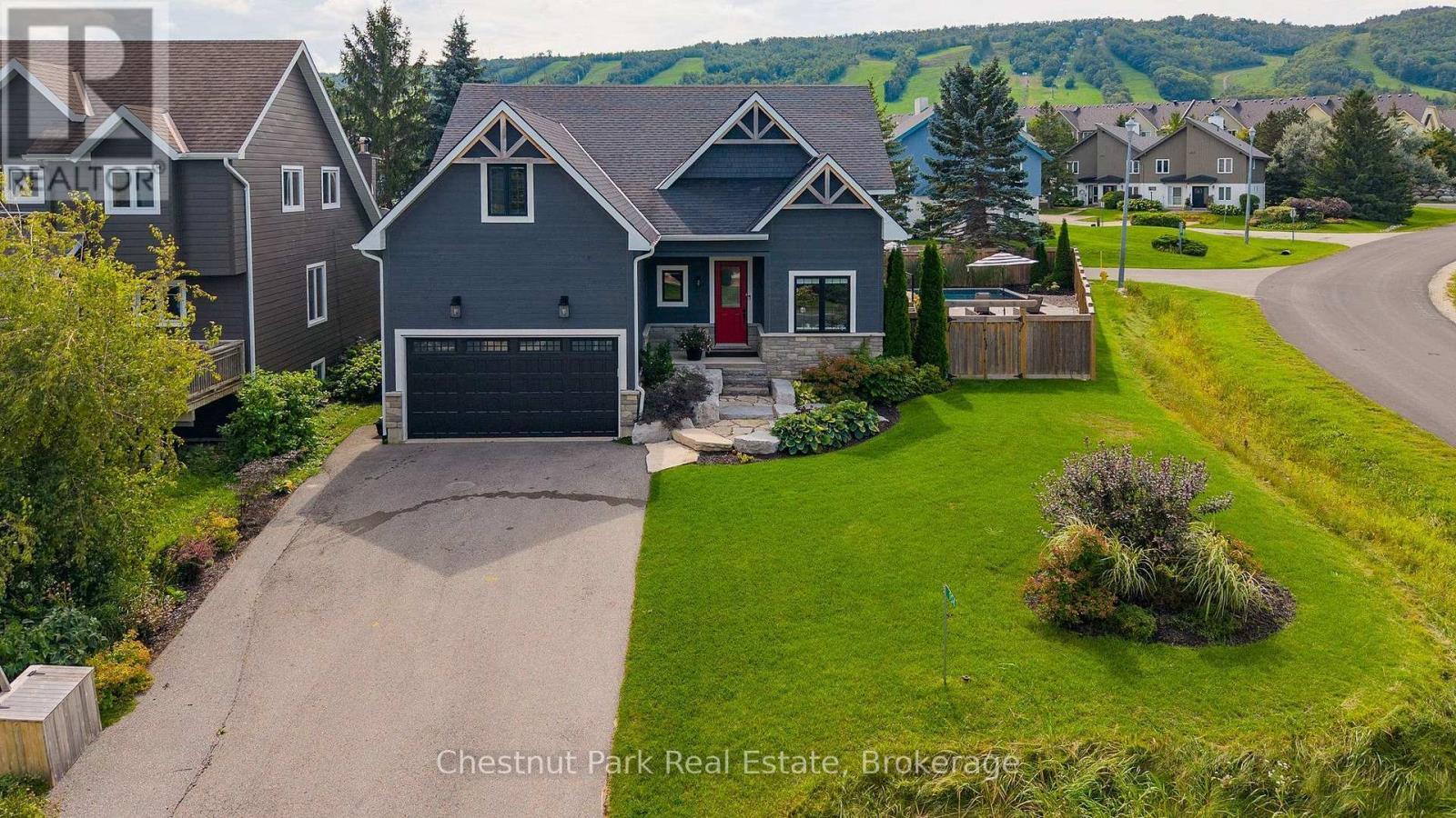 Professionally landscaped yard and gardens - 154 Brooker Boulevard, Blue Mountains, ON