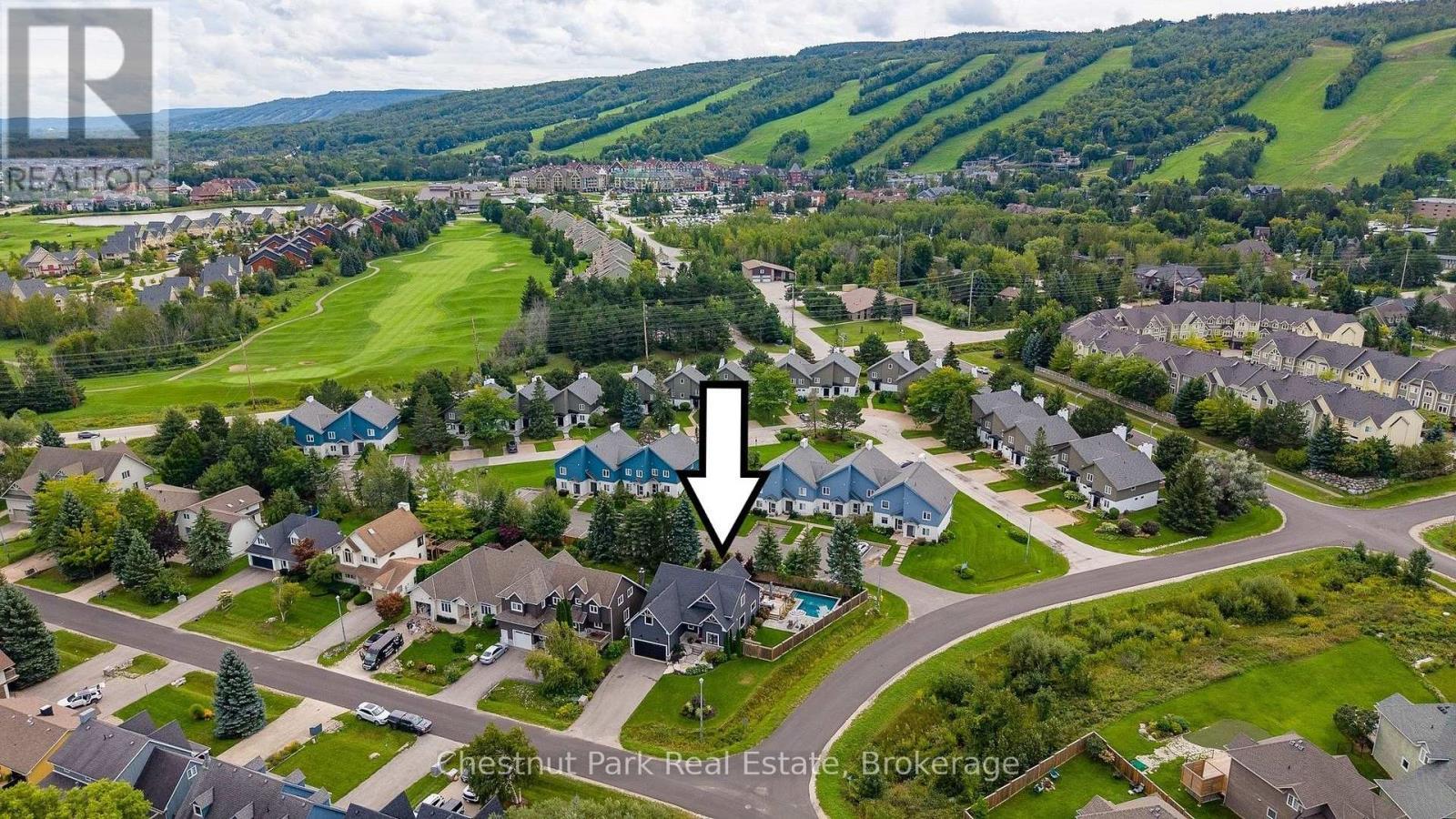 A short walk or drive to Blue Mtn golf & skiing - 154 Brooker Boulevard, Blue Mountains, ON