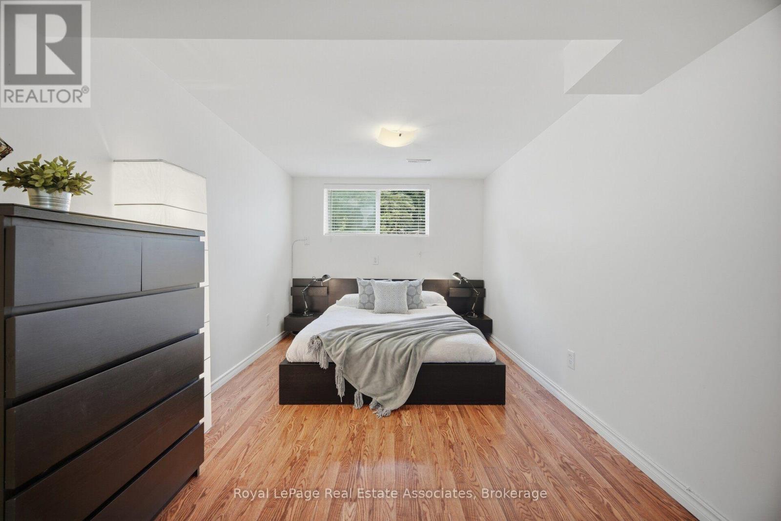 2452 Yarmouth Crescent, Oakville, ON