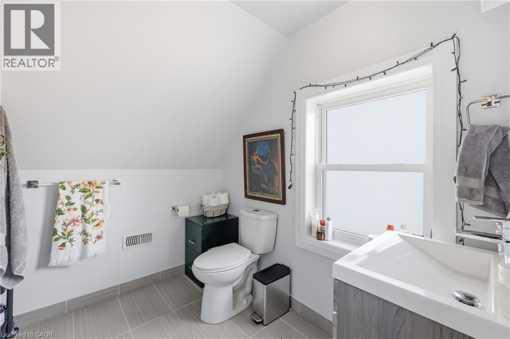 Upper floor unit: 2 levels (#3) - 74 Cathcart Street, Hamilton, ON