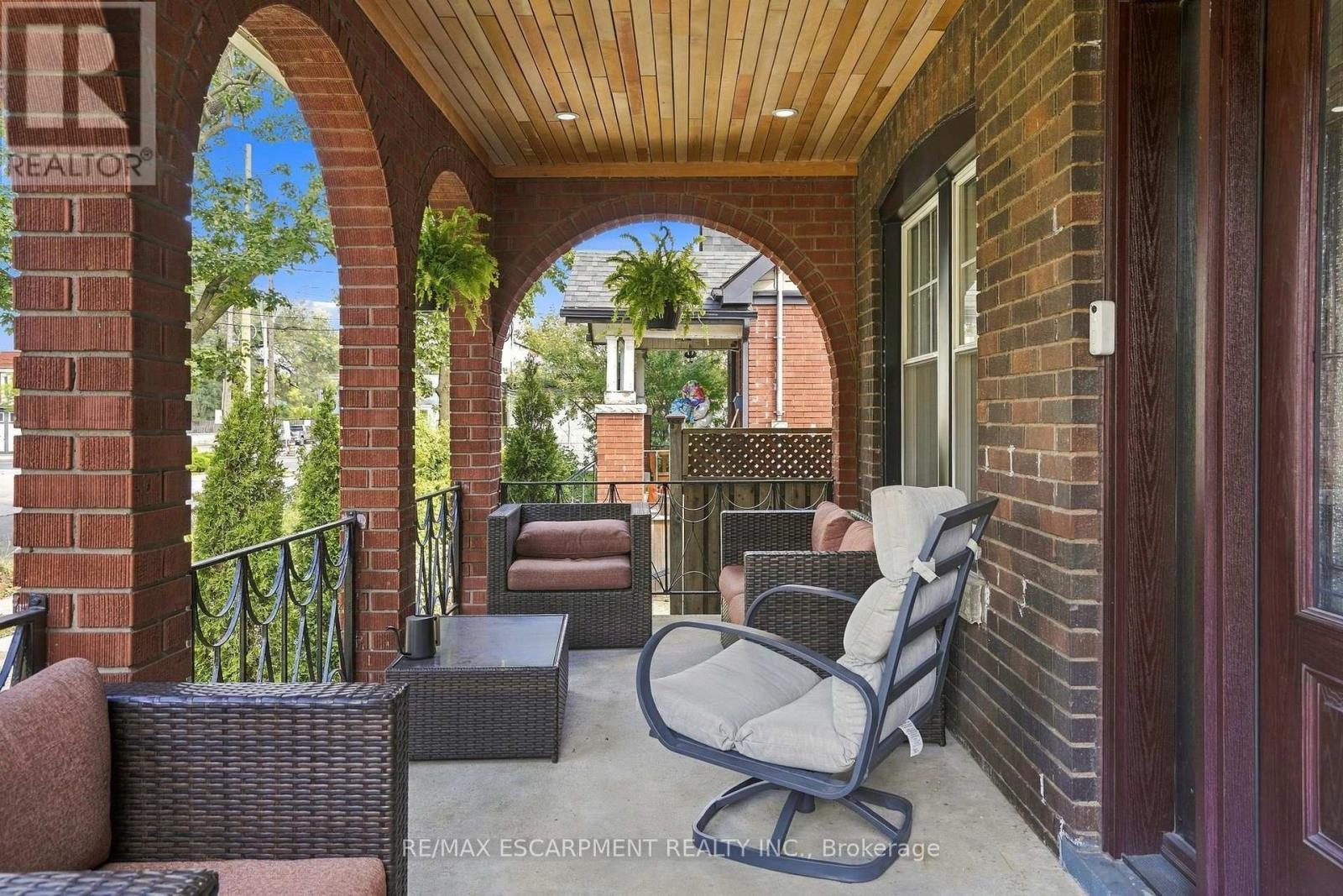 17 Tuxedo Avenue S, Hamilton, ON