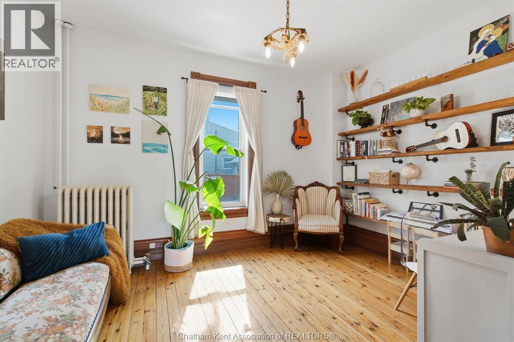 136 King Street South, Highgate, ON
