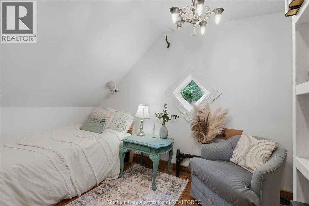 136 King Street South, Highgate, ON