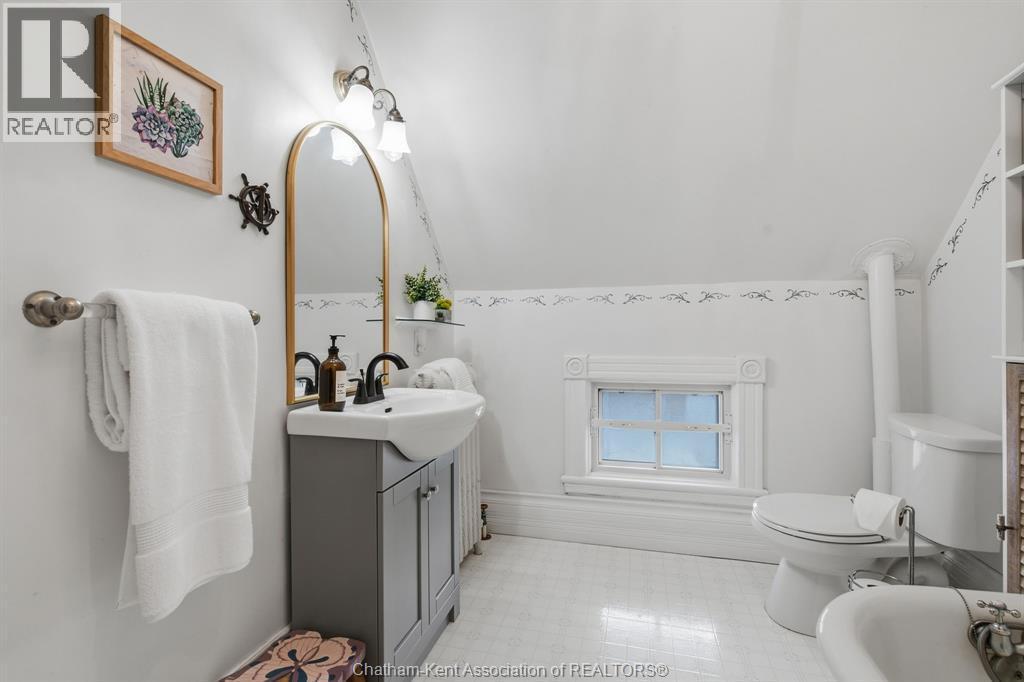 136 King Street South, Highgate, ON