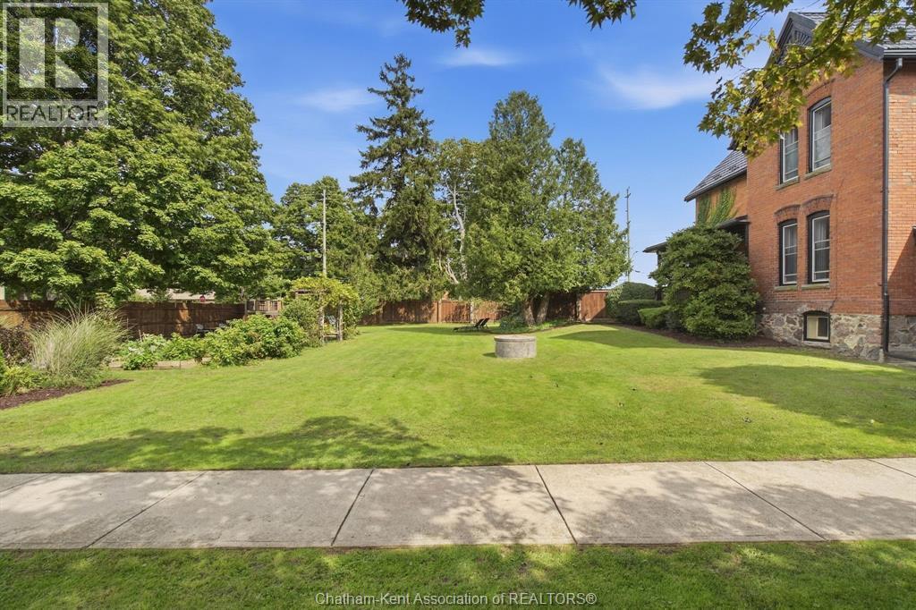 136 King Street South, Highgate, ON