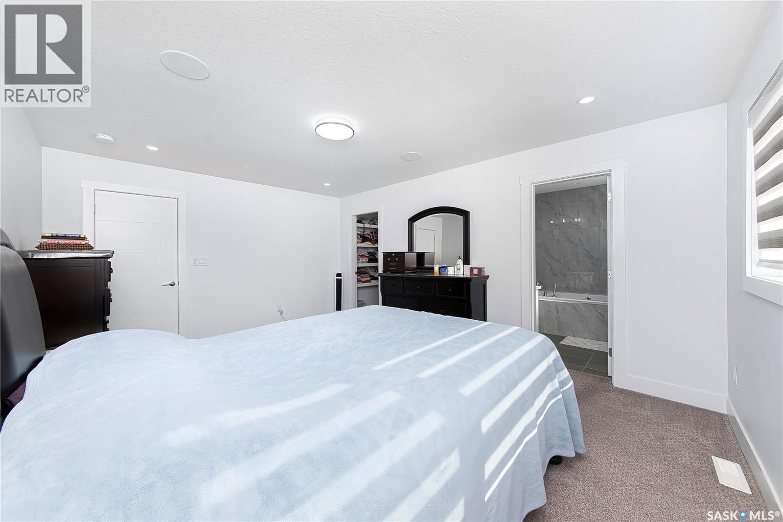 106 Kenaschuk Crescent, Saskatoon, SK