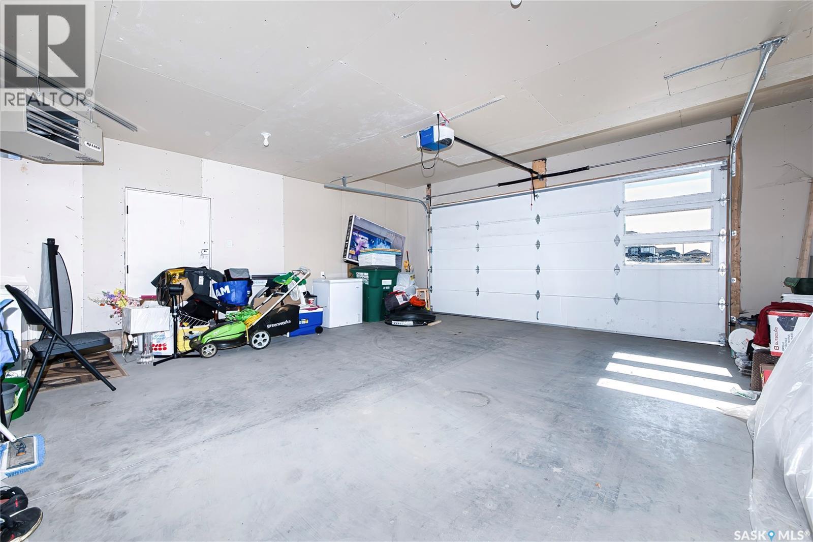 106 Kenaschuk Crescent, Saskatoon, SK