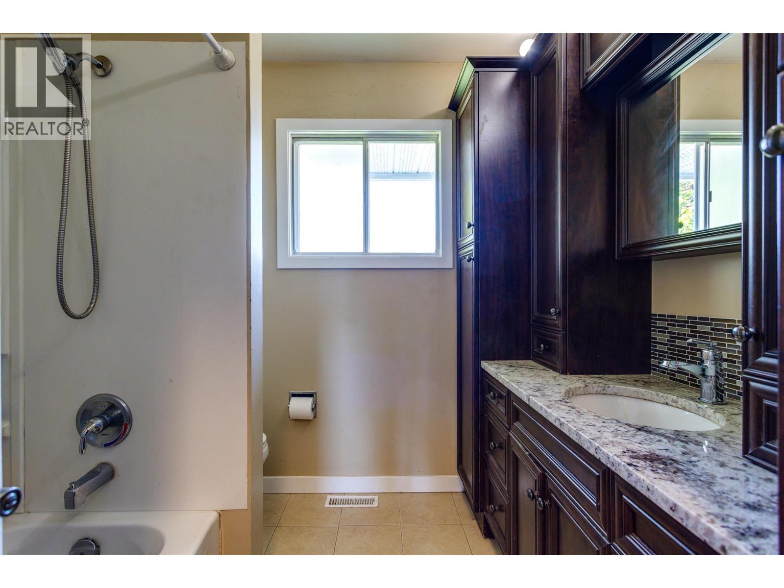 Main Bath - 4781 Old Vernon Road, Kelowna, BC