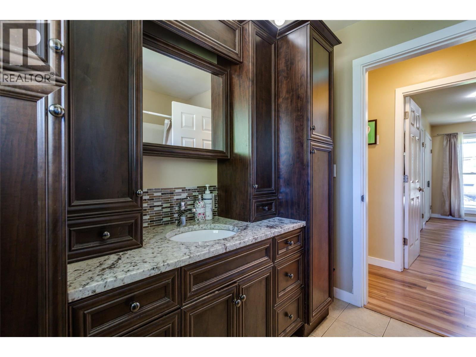 Main Bath - 4781 Old Vernon Road, Kelowna, BC