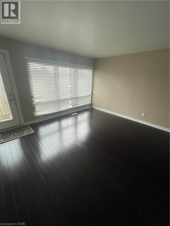 Living room - 124 Avalon Place, Kitchener, ON