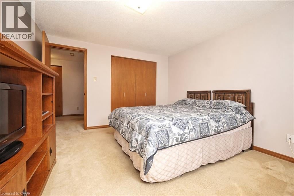 Wall-to-wall carpeting and neutral wall tones - 56 Scenic Wood Crescent, Kitchener, ON