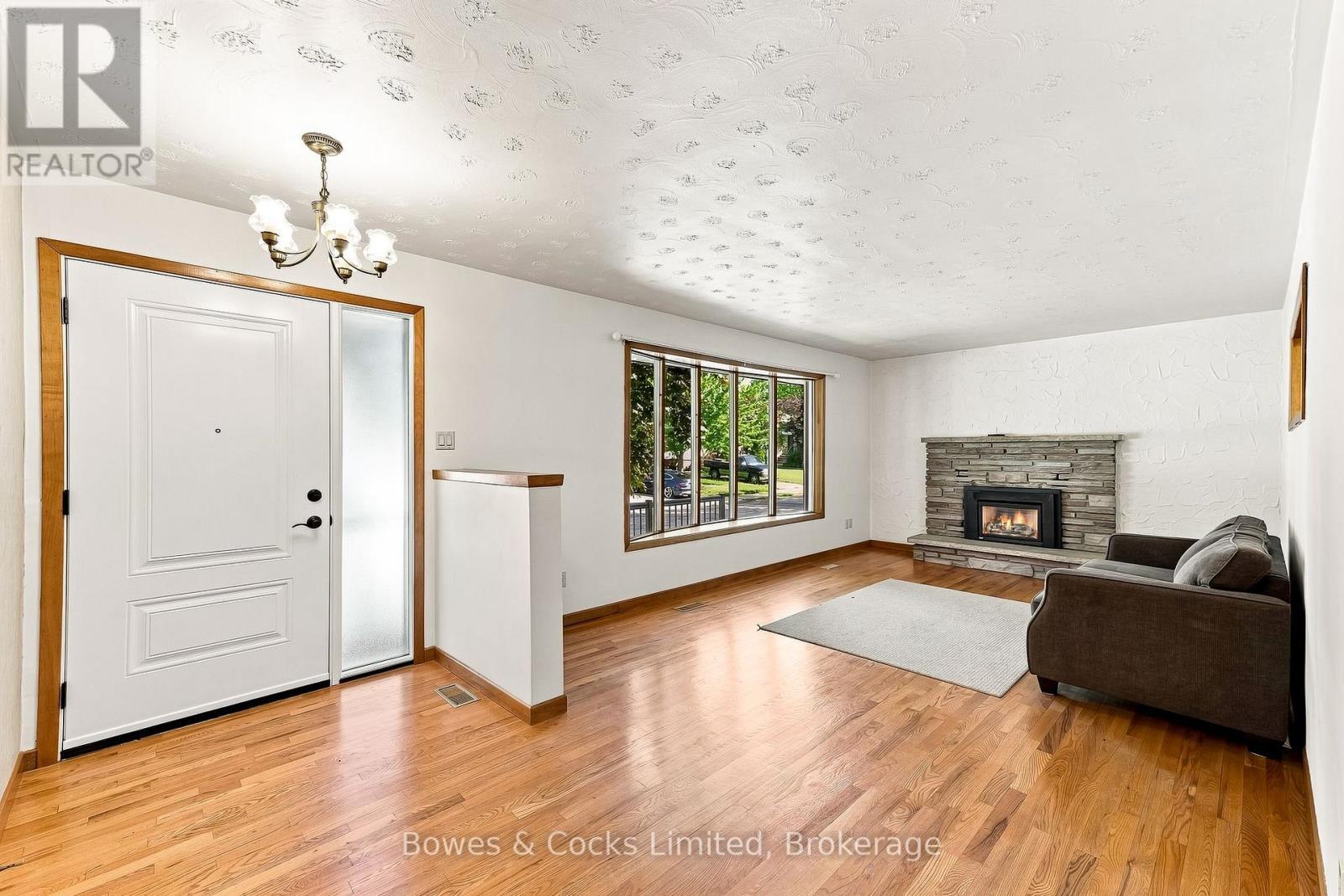 687 Lundy'S Lane, Peterborough (Otonabee Ward 1), ON