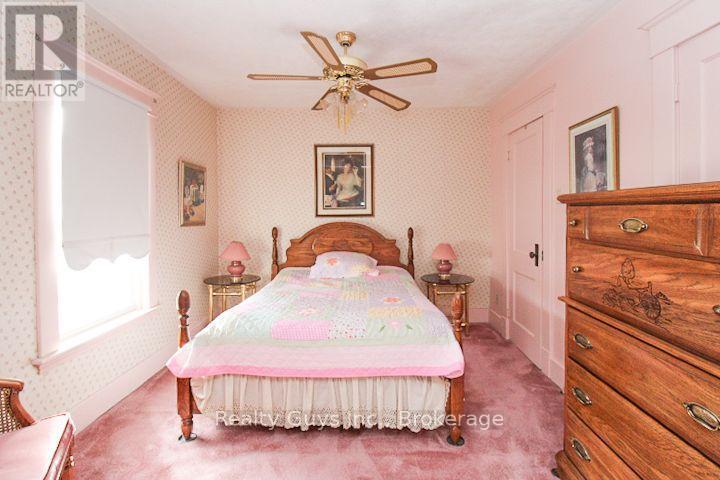 PRIMARY BEDROOM COULD BE PUT BACK TO 2 BEDROOMS - 523 Armour Road, Peterborough (Ashburnham Ward 4), ON