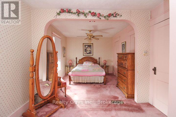 PRIMARY BEDROOM COULD BE PUT BACK TO 2 BEDROOMS - 523 Armour Road, Peterborough (Ashburnham Ward 4), ON