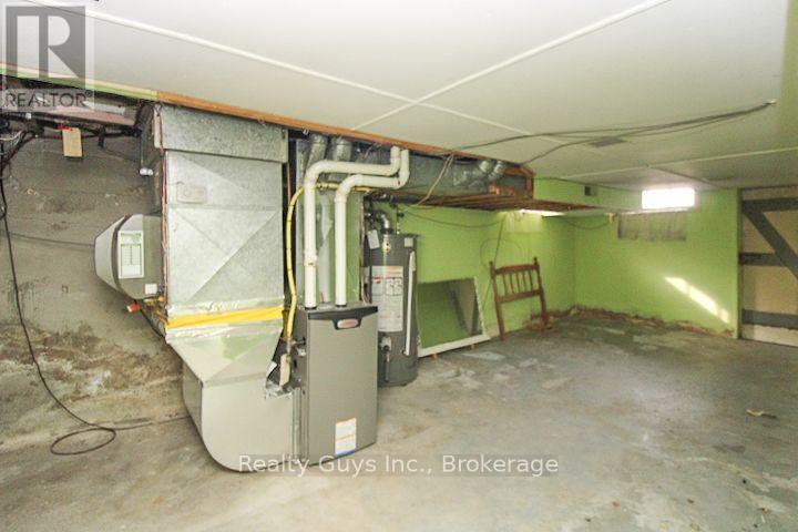 NEW FURNACE IN LAST 2 YEARS - 523 Armour Road, Peterborough (Ashburnham Ward 4), ON