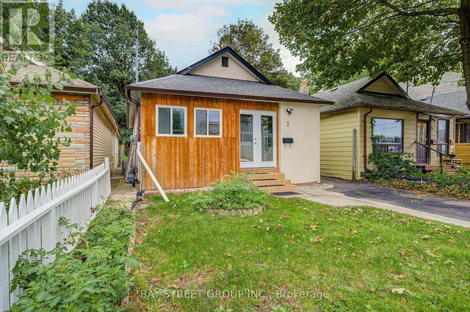7 Emmott Avenue, Toronto, ON