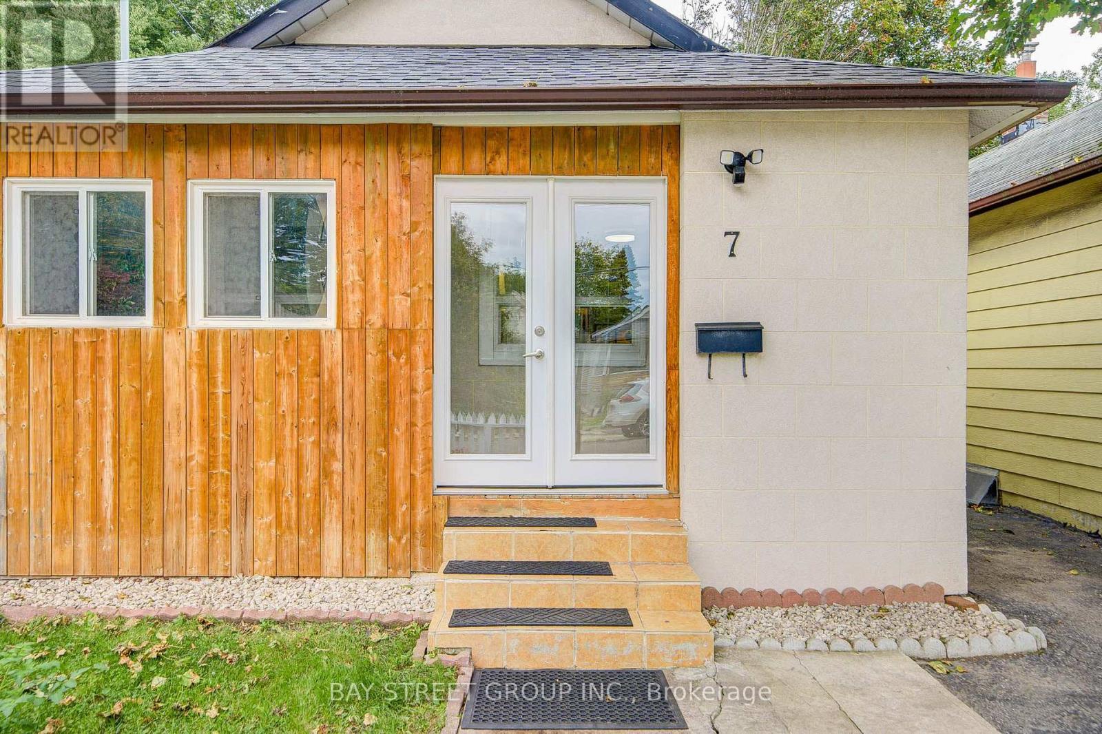 7 Emmott Avenue, Toronto, ON