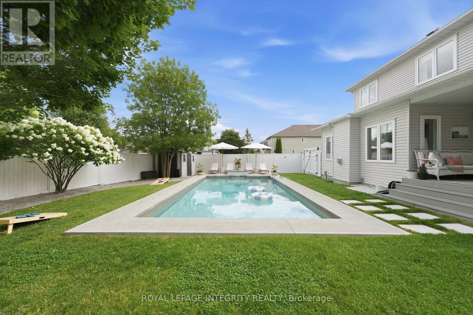 125 West Ridge Drive, Ottawa, ON