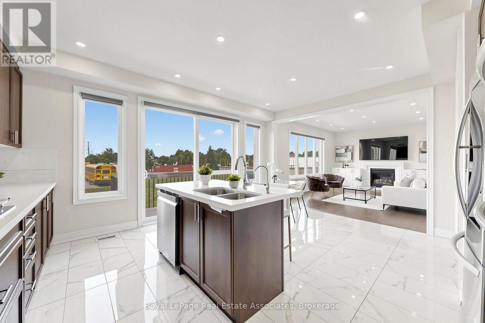 33 Bill Guy Drive, Georgina, ON